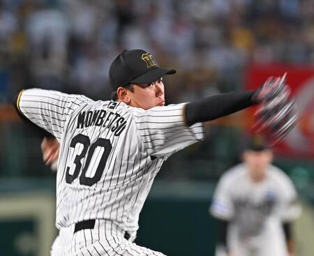 　力投する先発の門別（撮影・西田忠信）