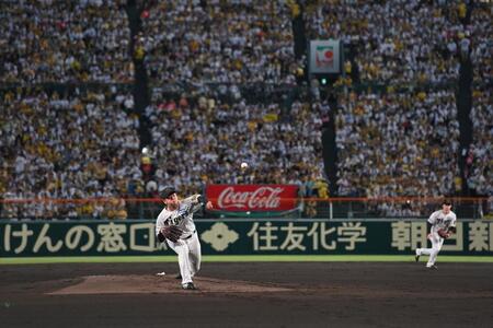 　力投する先発の門別（撮影・西田忠信）