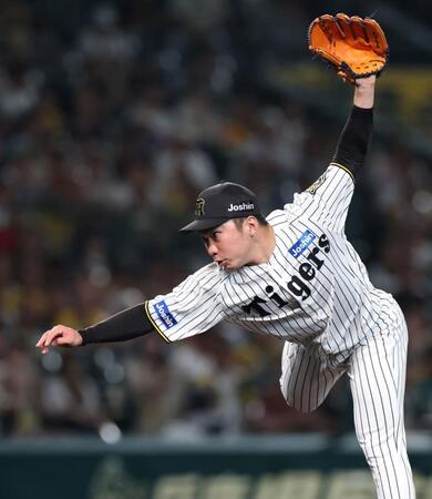 　９回から登板する石井（撮影・北村雅宏）