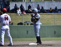 　４回に２点適時二塁打を放った井坪