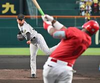 　１回、モンテロ（手前）に先制の適時三塁打を許す門別（撮影・西田忠信）