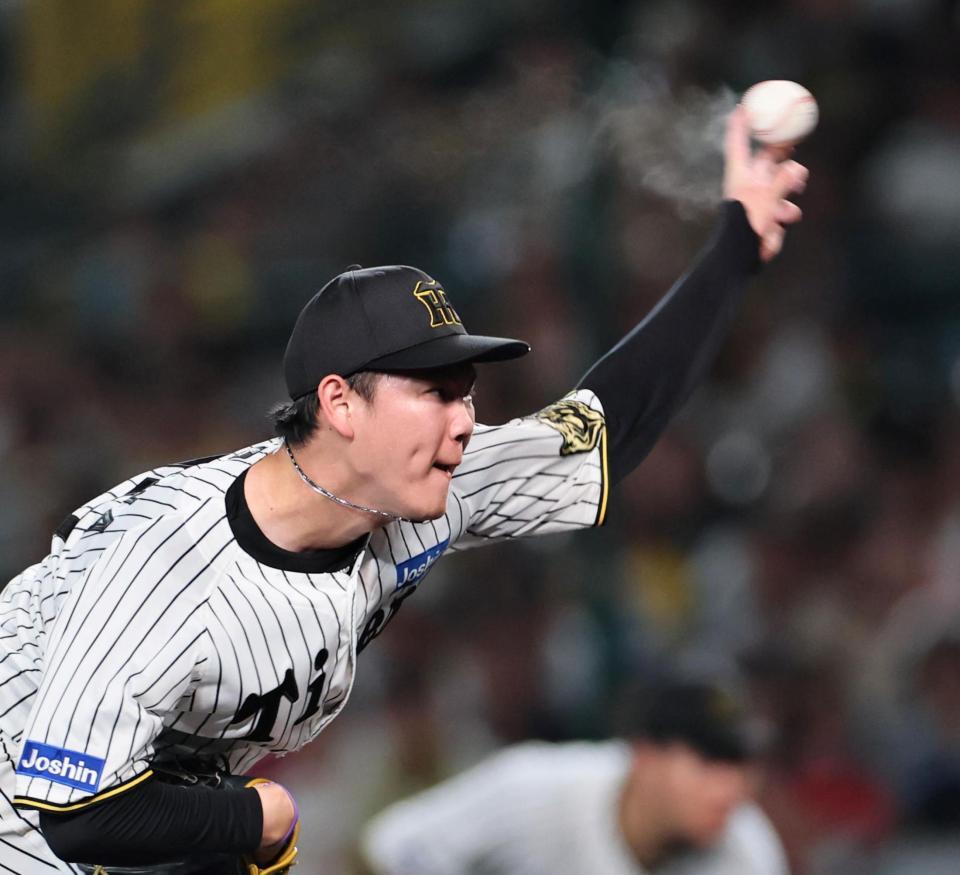 　８回を無失点に抑える及川（撮影・田中太一）