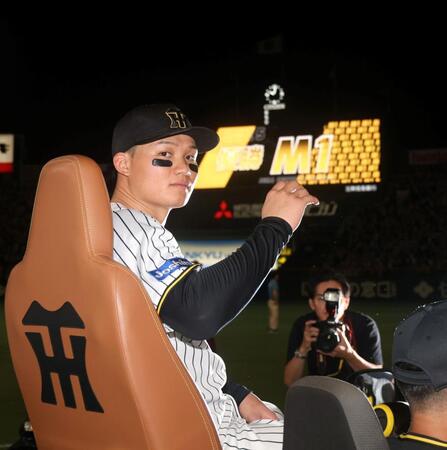 　ファンの声援に応える森下（撮影・北村雅宏）