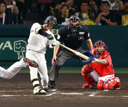 　２回、右前打を放つ木浪（撮影・山口登）