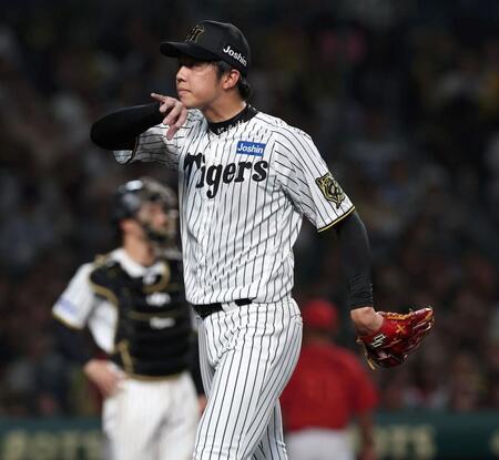 　５回、石原に死球を与え退場する才木（撮影・北村雅宏）