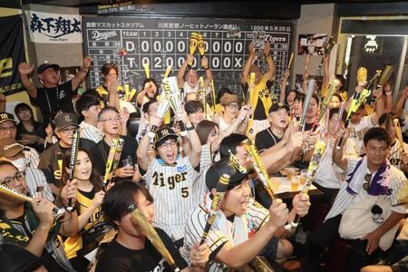 　ＴＩＧＥＲ　ＳＴＡＤＩＵＭで盛り上がる阪神ファン（撮影・石井剣太郎）