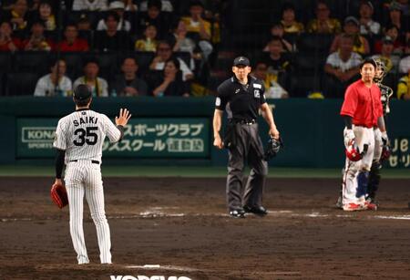 　５回、才木は石原に死球を与え退場になる（撮影・山口登）