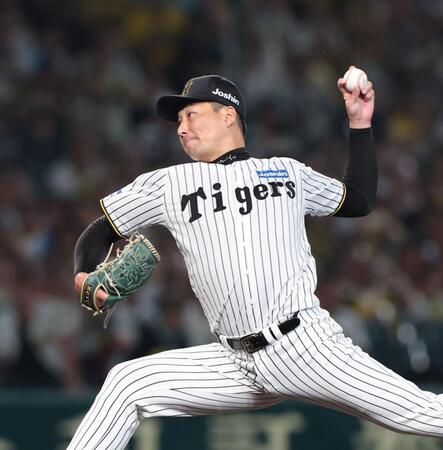 　９回から登板する岩崎（撮影・北村雅宏）