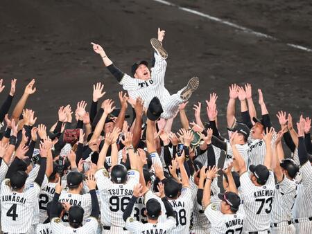 【写真】めっちゃ満足そうな表情！ベンチで岡田顧問も破顔一笑