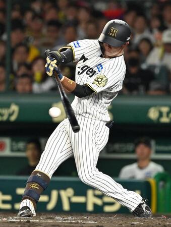 　３回、中野が左翼線に二塁打を放つ