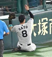 阪神・佐藤輝 神キャッチ＆同点打！トップ独走89打点 ついに