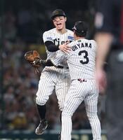 佐藤輝明　大山悠輔　選手顔柄Tシャツ　タイガース　シークレット　2025 ① 佐藤輝明 大山悠輔 選手顔柄Tシャツ タイガース シークレット