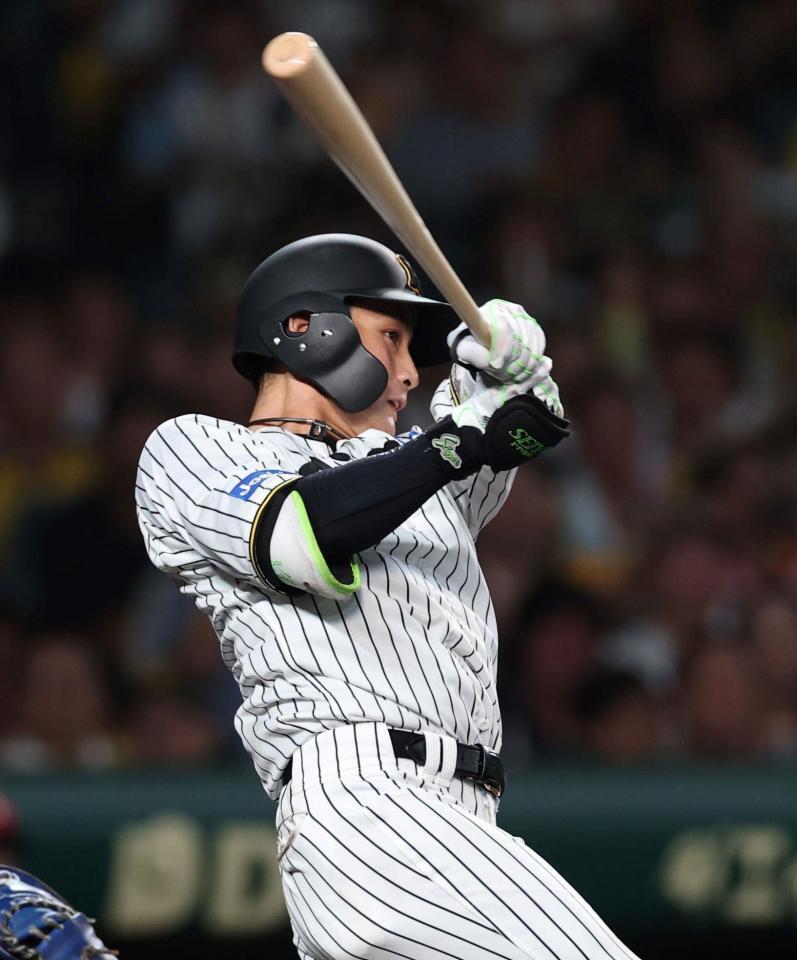 　２回、右前打を放つ木浪（撮影・北村雅宏）