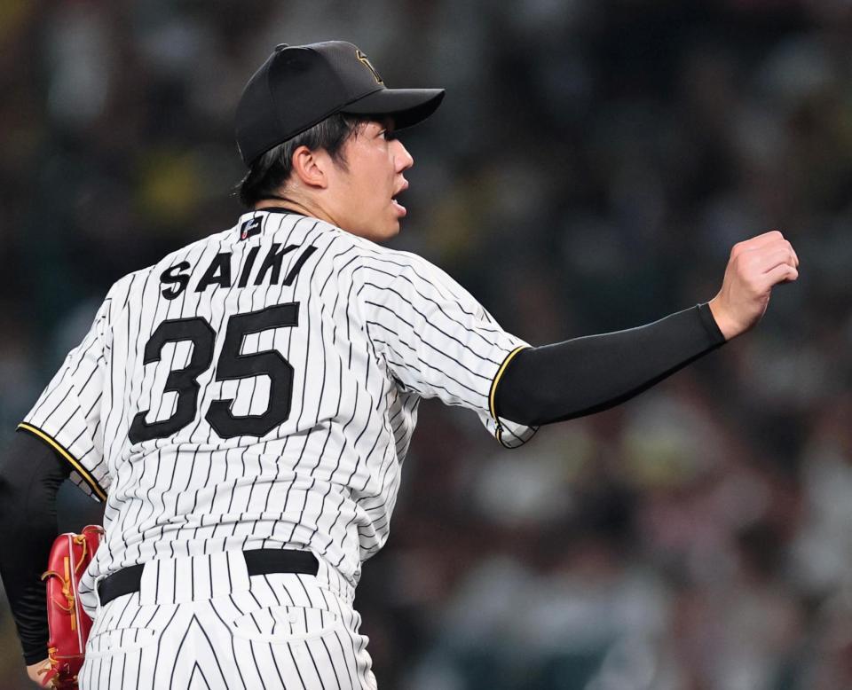 　５回、石原に対しての死球が危険球となる才木（撮影・田中太一）