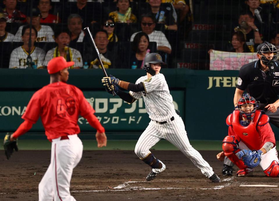 　３回、左翼線に二塁打を放つ中野（撮影・山口登）