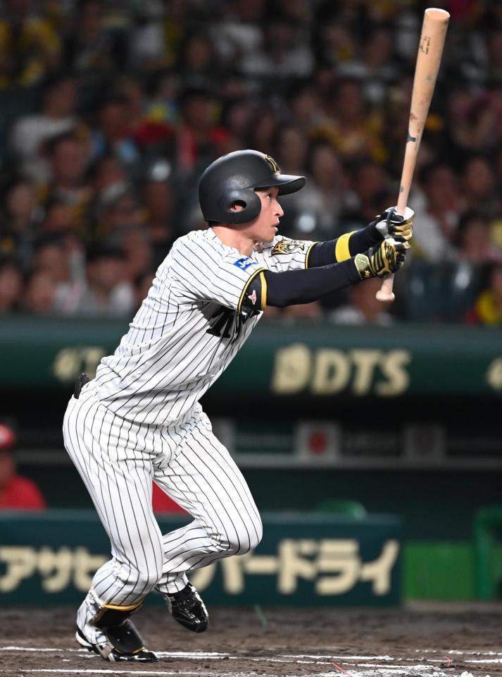 　６回、近本が中犠飛を放つ