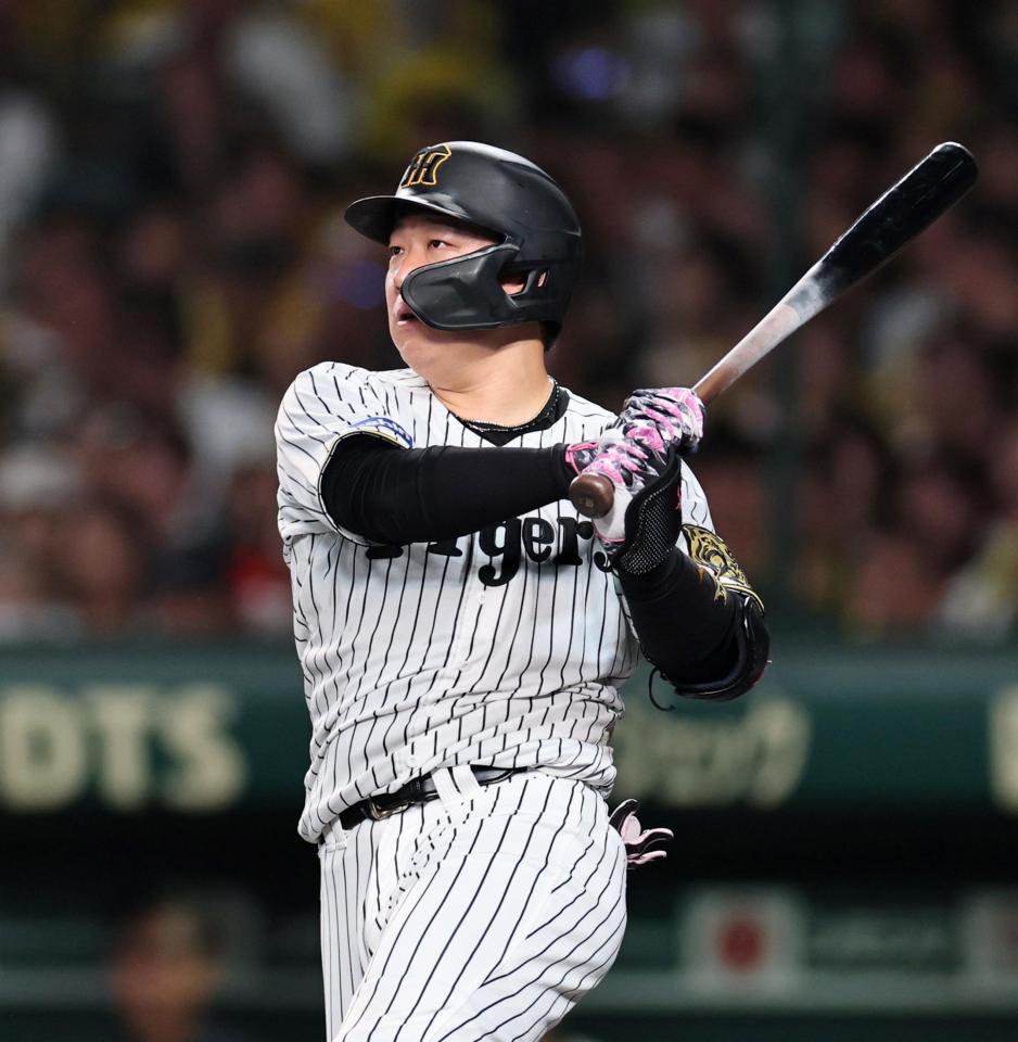 　２回、二塁打を放つ大山（撮影・田中太一）