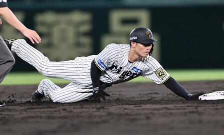 　２回、二盗を決める坂本（撮影・田中太一）