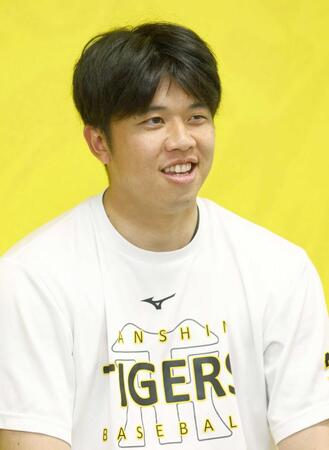 　取材に応じる才木