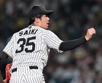 ５回、石原への死球が危険球となる才木（撮影・田中太一）