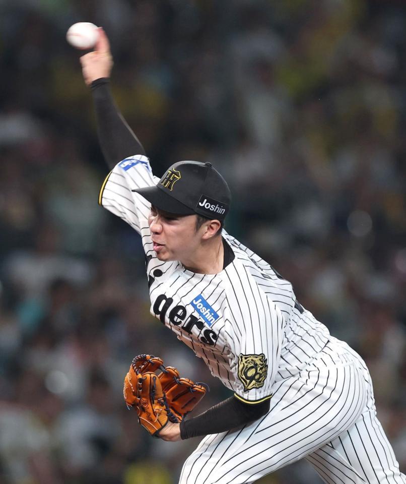 　８回から登板する石井（撮影・北村雅宏）