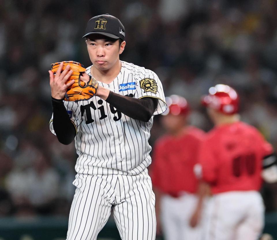 　８回、広島打線を無失点に抑えた石井（撮影・田中太一）