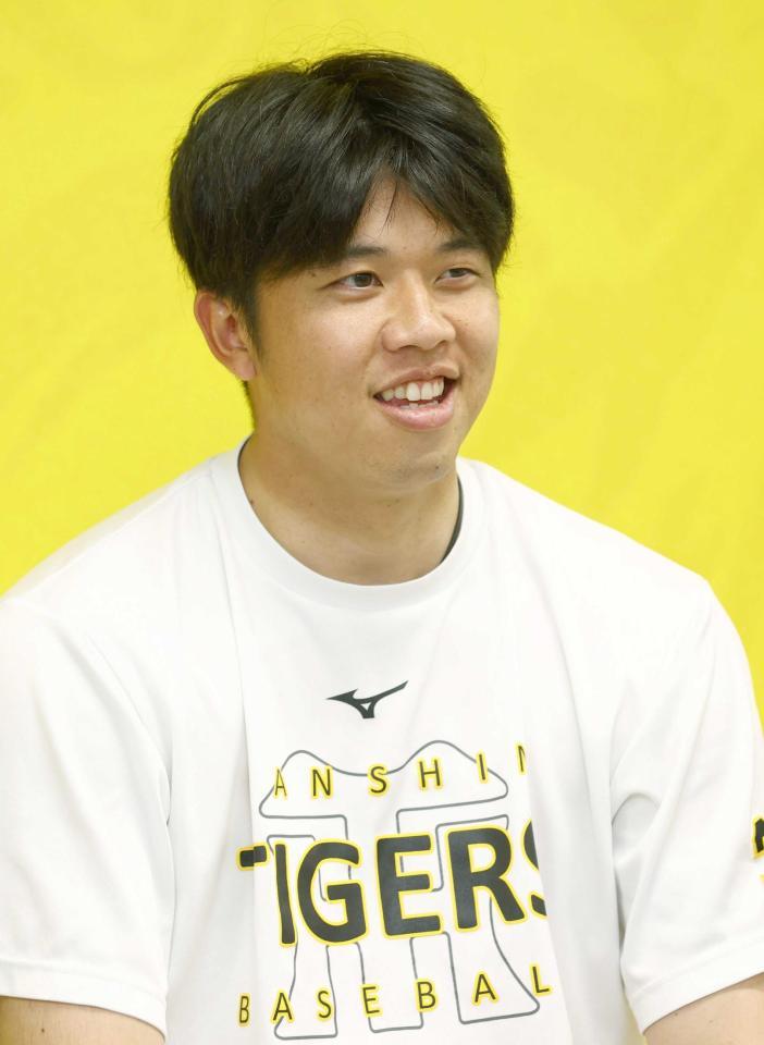 　取材に応じる才木