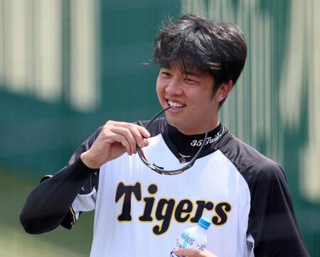 　投手指名練習で汗を流した才木（撮影・立川洋一郎）