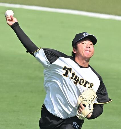 　キャッチボールする村上（撮影・西田忠信）