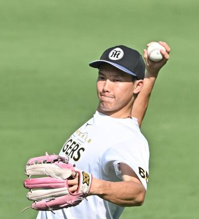 　キャッチボールする湯浅（撮影・西田忠信）