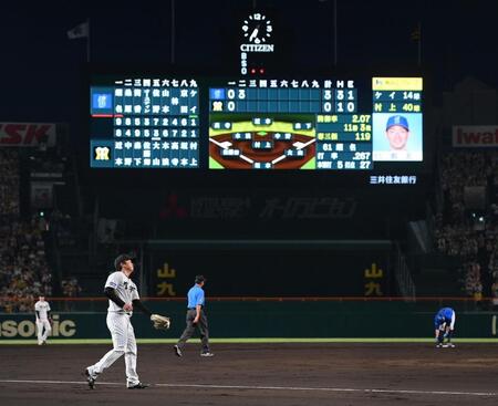 　２回、ケイに２点二塁打を許した村上（撮影・西田忠信）