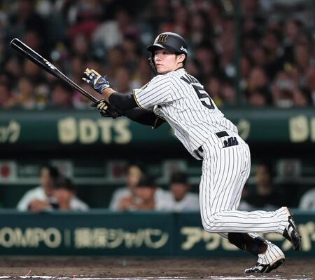 　６回、安打を放つ中野（撮影・田中太一）