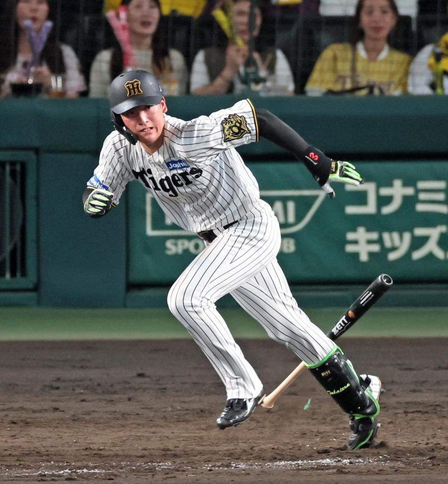 ５回裏阪神２死、左前打を放つ阪神・高寺望夢＝甲子園（撮影・立川洋一郎）