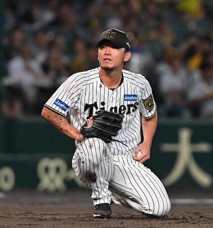 　２回、佐野の投直を捕球した伊藤将（撮影・西田忠信）