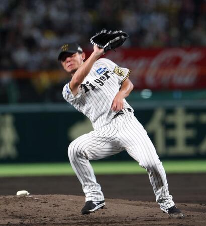 　２回、佐野の打球を好捕する伊藤将（撮影・北村雅宏）