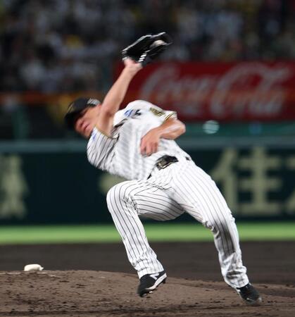 　２回、佐野の打球を好捕する伊藤将（撮影・北村雅宏）