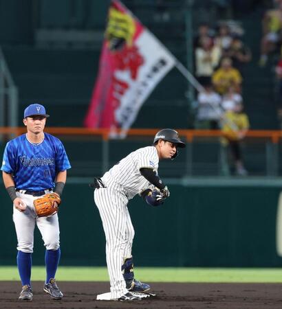 　１回、二塁打を放った梅野（撮影・北村雅宏）