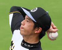 　キャッチボールをして調整する才木（撮影・立川洋一郎）