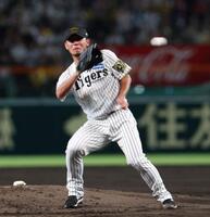 　２回、佐野の打球を好捕する伊藤将（撮影・北村雅宏）