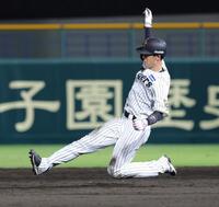 　５回、打者・井上の時、一走・小幡がこの試合２度目の盗塁を決める（撮影・坂部計介）