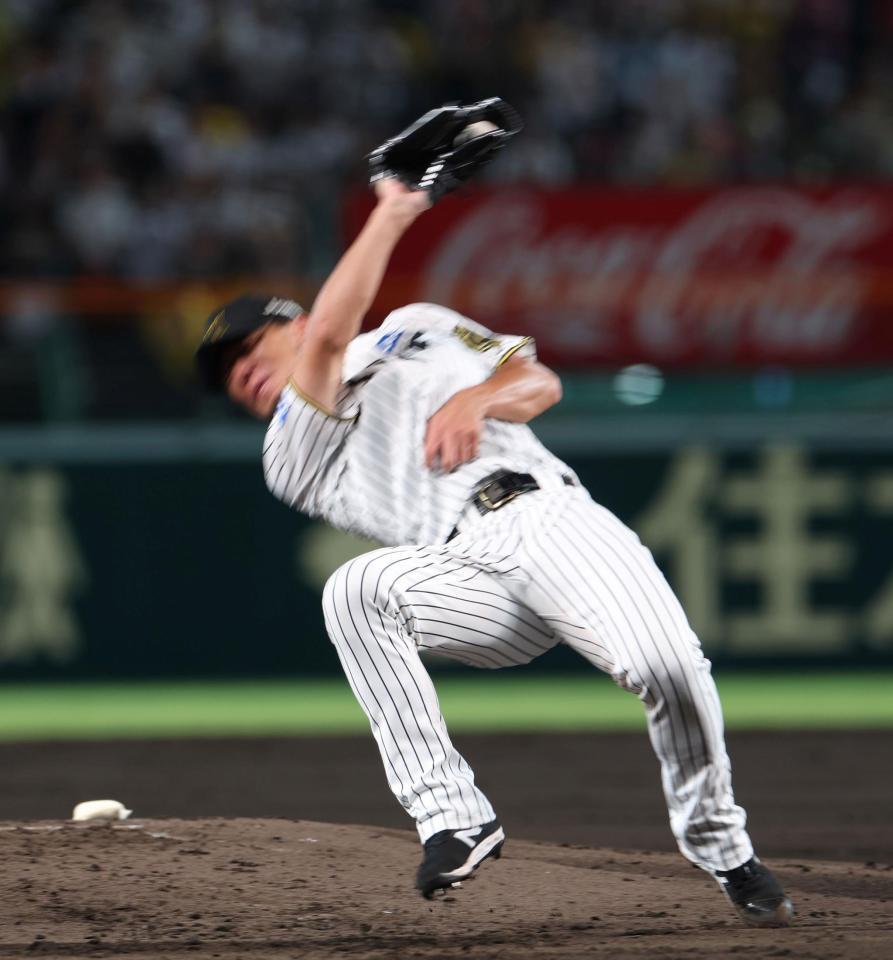 　２回、佐野の打球を好捕する伊藤将（撮影・北村雅宏）