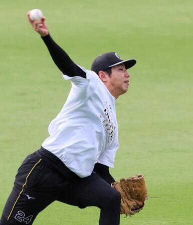 　キャッチボールをして調整する工藤（撮影・立川洋一郎）