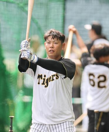 　打撃練習をする原口（撮影・田中太一）