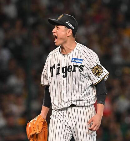 　６回、桑原を空振り三振に仕留め、ほえる大竹（撮影・西田忠信）