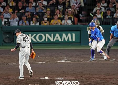 　９回、桑原から空振り三振を奪い、完封勝利を挙げる大竹（撮影・立川洋一郎）