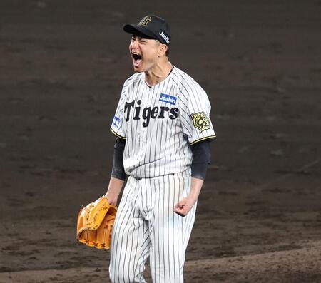 　完封勝利を挙げ、ほえる大竹（撮影・北村雅宏）