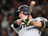 　２回、左前打を放つ井坪（撮影・田中太一）