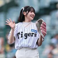 　笑顔を見せるＦＲＵＩＴＳ　ＺＩＰＰＥＲの鎮西寿々歌（撮影・田中太一）