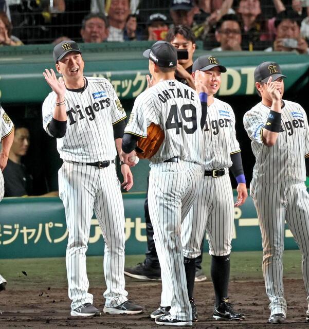 阪神 藤川球児監督「ファンの方、勝つのが好きですね」就任1年目でV