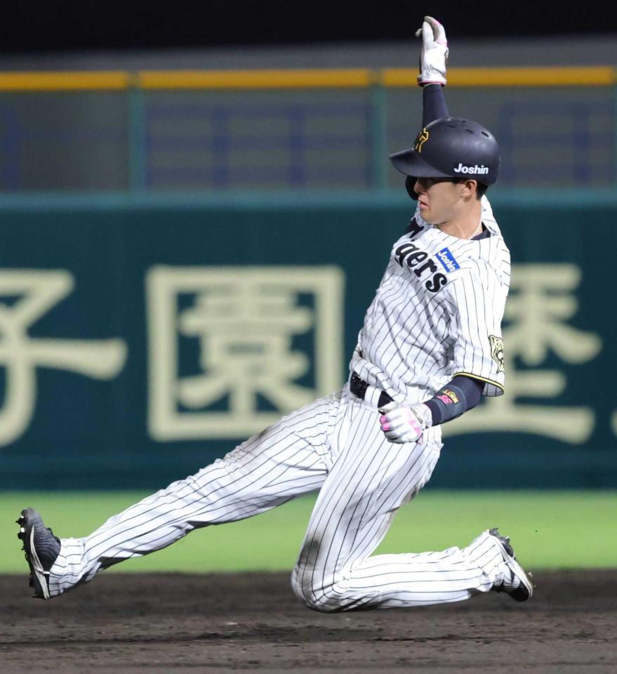 　５回、二盗を決める小幡（撮影・坂部計介）